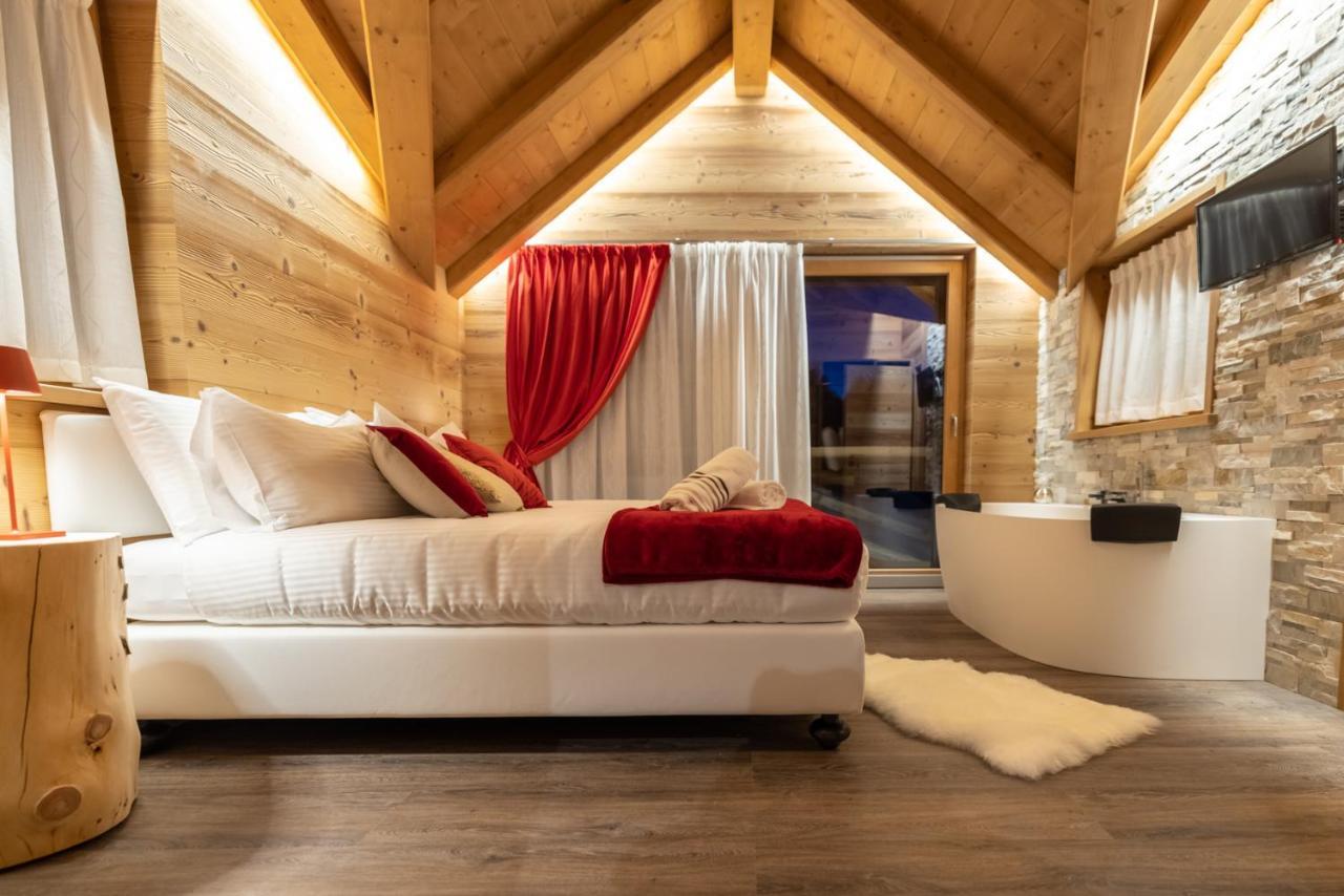 Chalet Imbosc'ché - B&B in beautiful surroundings Livigno Extérieur photo