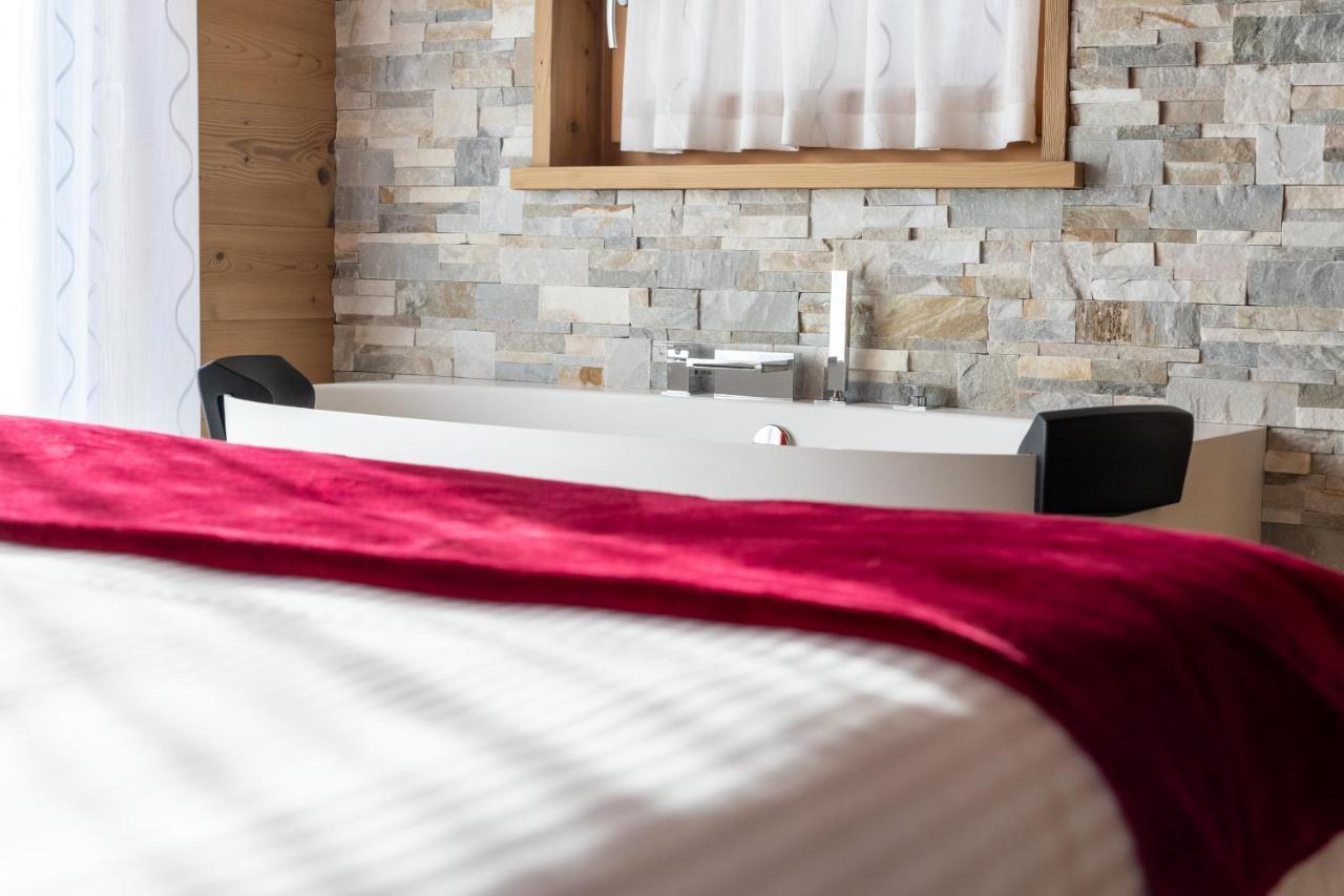 Chalet Imbosc'ché - B&B in beautiful surroundings Livigno Extérieur photo