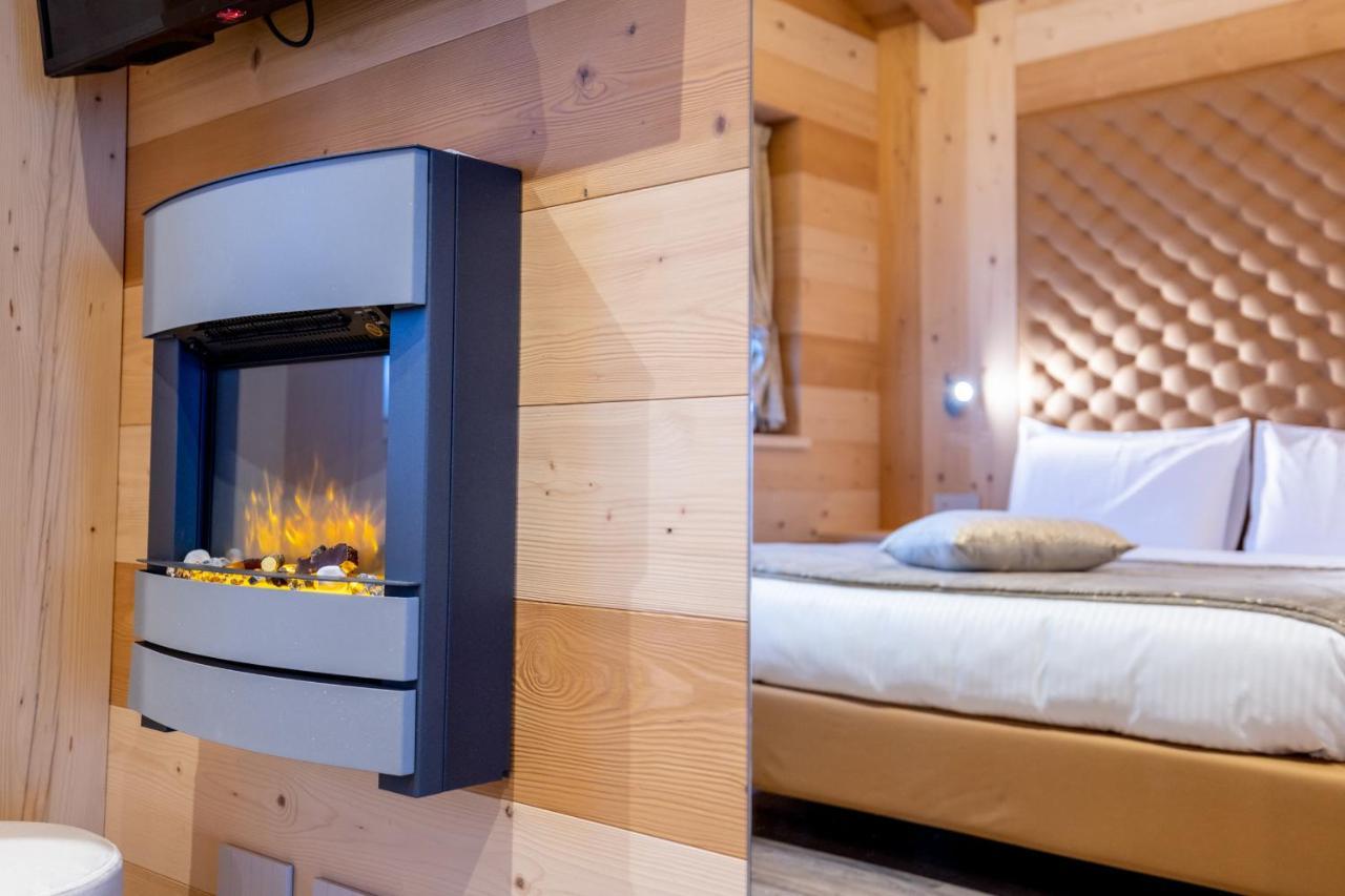 Chalet Imbosc'ché - B&B in beautiful surroundings Livigno Extérieur photo